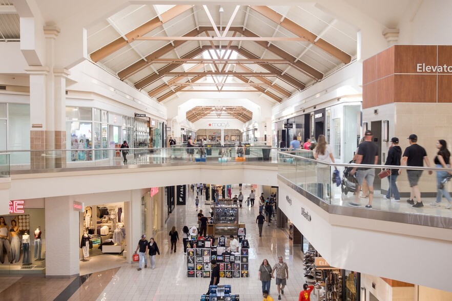 More Photos Of 350 N Milwaukee St, Boise General Retail For Lease