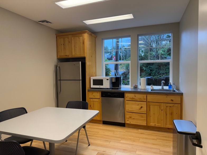More Photos Of 2210 NE 22nd St, Lincoln City Office For Lease