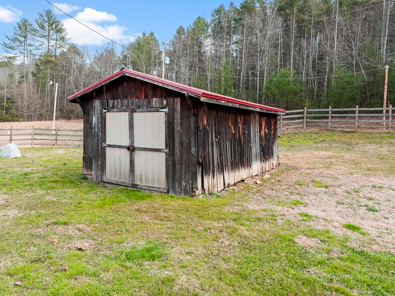 More Photos Of 58 Gunter Town Rd., Marshall Self Storage For Sale