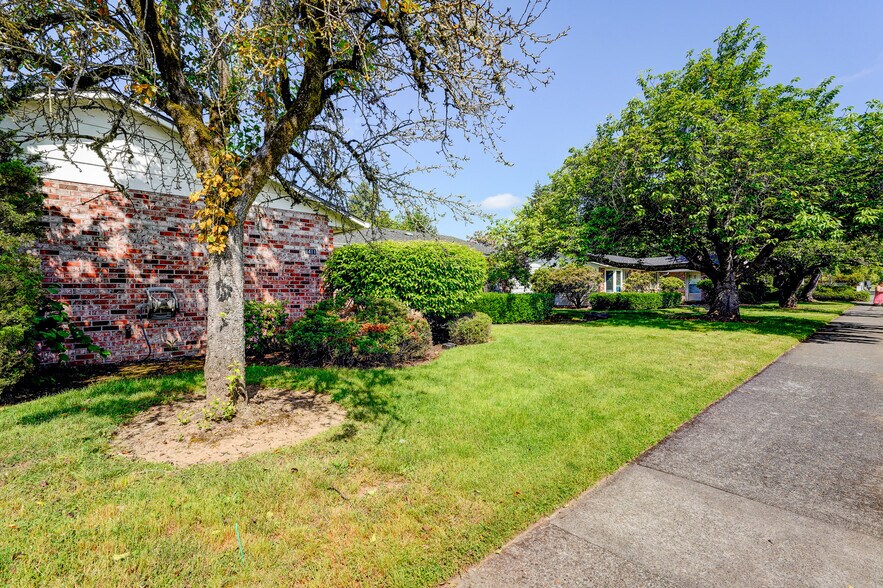 More Photos Of 1397-1407 SE 130th Ave, Portland Apartments For Sale