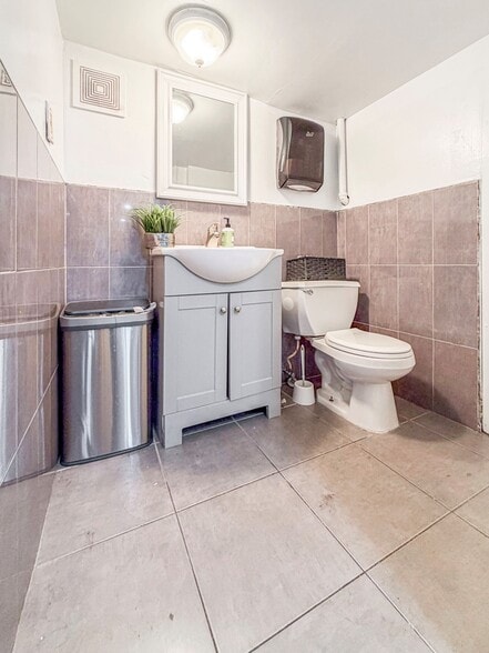 More Photos Of 887 Rutland Rd, Brooklyn General Retail For Lease