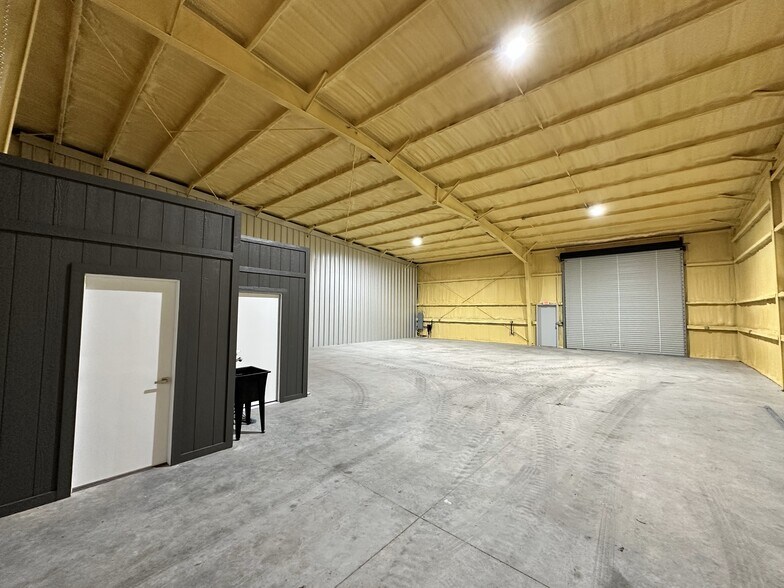 More Photos Of 606 Mill Run, Kerrville Warehouse For Lease