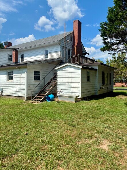 More Photos Of 1109 W Main St, Yadkinville Flex For Sale