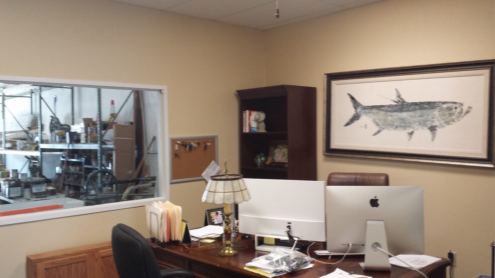 More Photos Of 1743 Independence Blvd, Sarasota Light Distribution For Lease