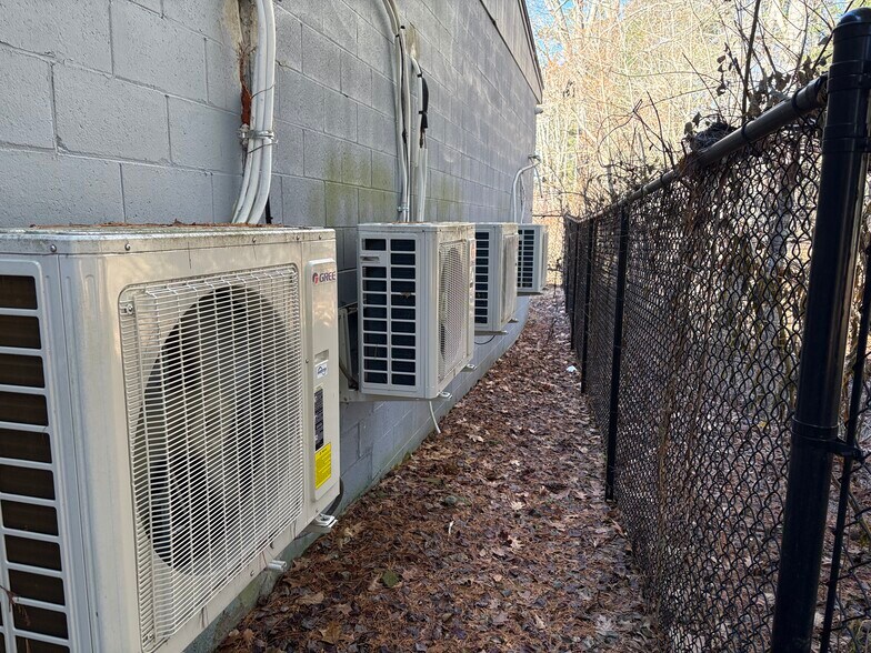 More Photos Of 201 Daniel Shays Hwy, Athol Flex For Sale