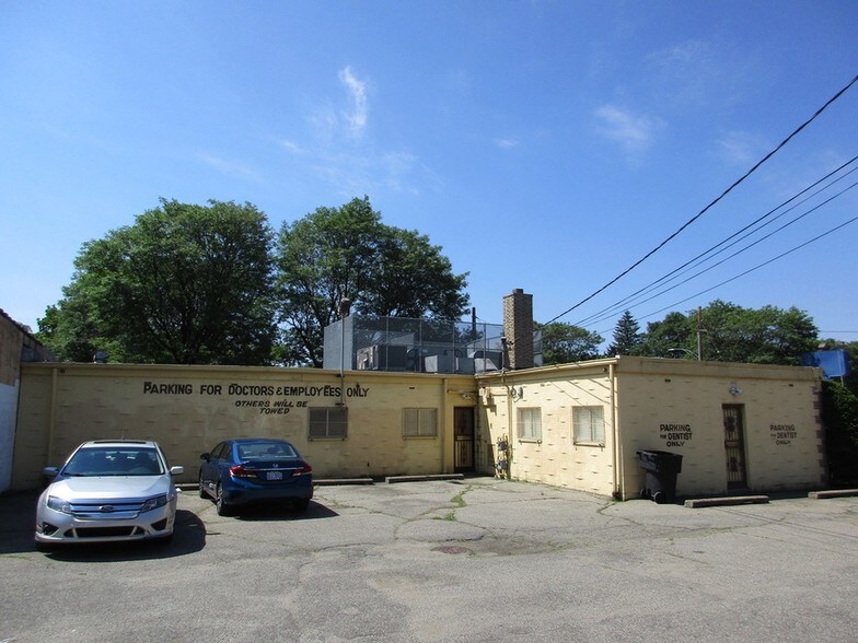 More Photos Of 18940 Schoolcraft, Detroit Medical For Lease