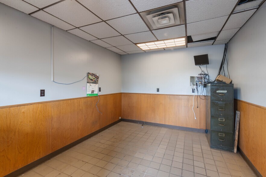 More Photos Of 4001 E 2nd St, Superior Auto Repair For Sale