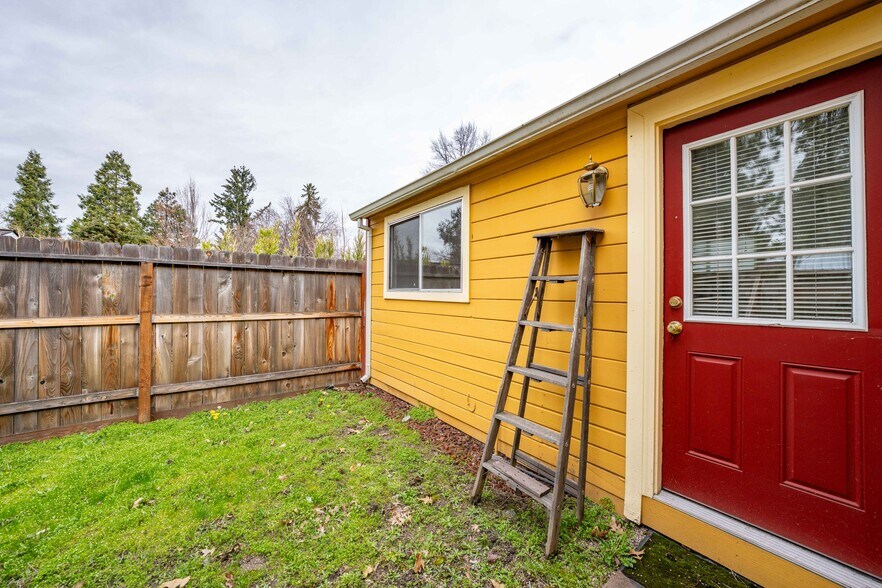 More Photos Of 1745 Ashland St, Ashland Medical For Sale