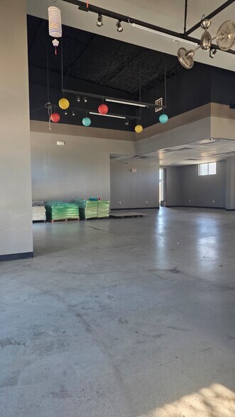 More Photos Of 1713 Park Pl, College Station General Retail For Lease