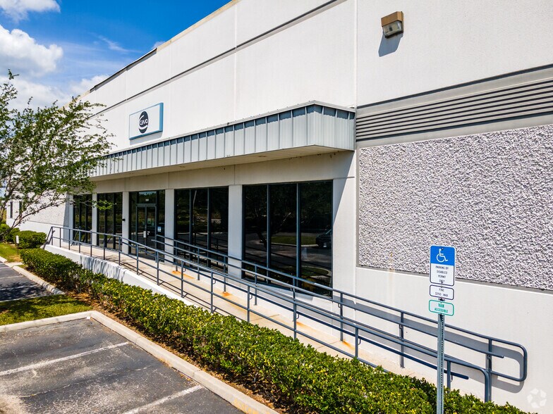 More Photos Of 4023 Tampa Rd, Oldsmar Unknown For Lease