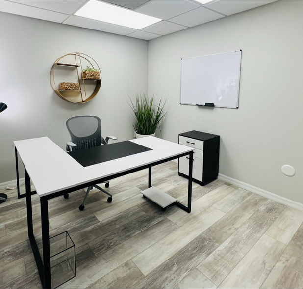 More Photos Of 1659 Indian River blvd, Vero Beach Coworking Space