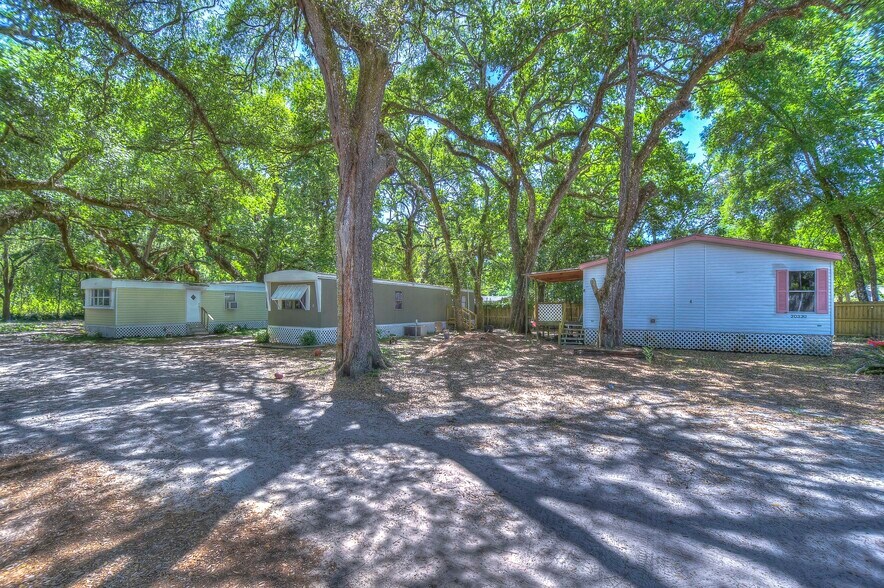 More Photos Of 20303 Old Somerset Acres Ln, Spring Hill Manufactured Housing Mobile Home Park For Sale