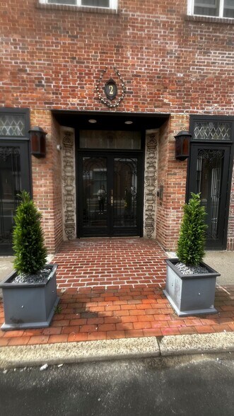 More Photos Of 1-3 Main St 2-4 4th Ave, Bay Shore Apartments For Sale