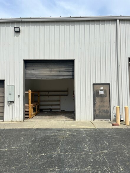 More Photos Of 1620 Centerville Tpke, Virginia Beach Light Manufacturing For Lease