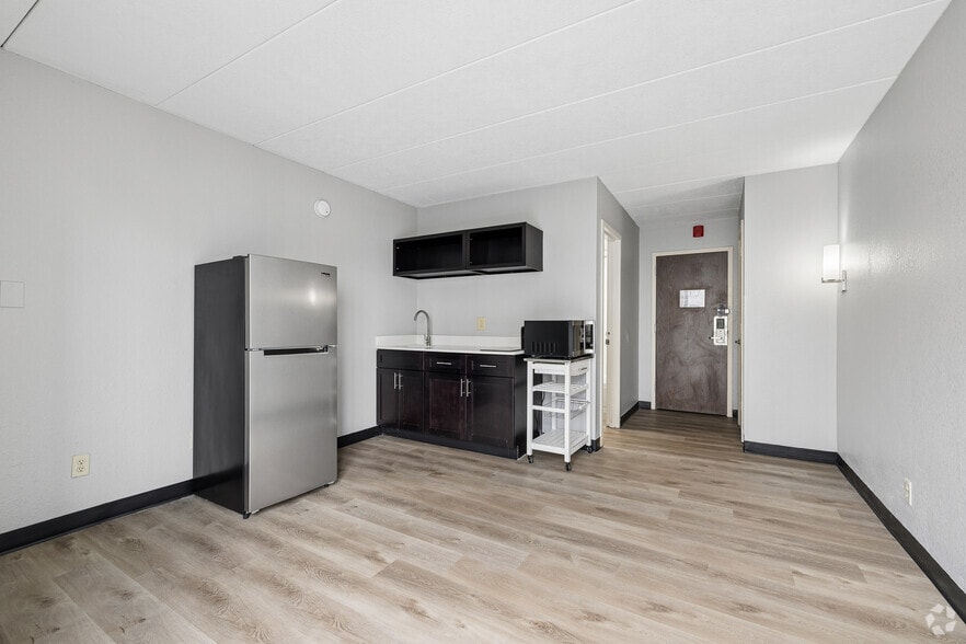 More Photos Of 1722 N Walnut St, Bloomington Apartments For Sale