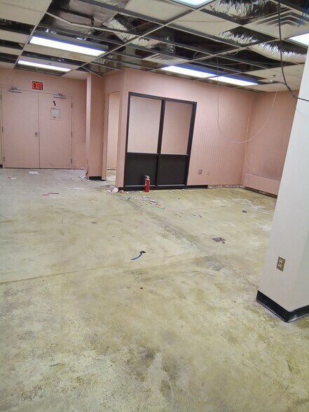 More Photos Of 15 Matthews St, Goshen Office For Sale