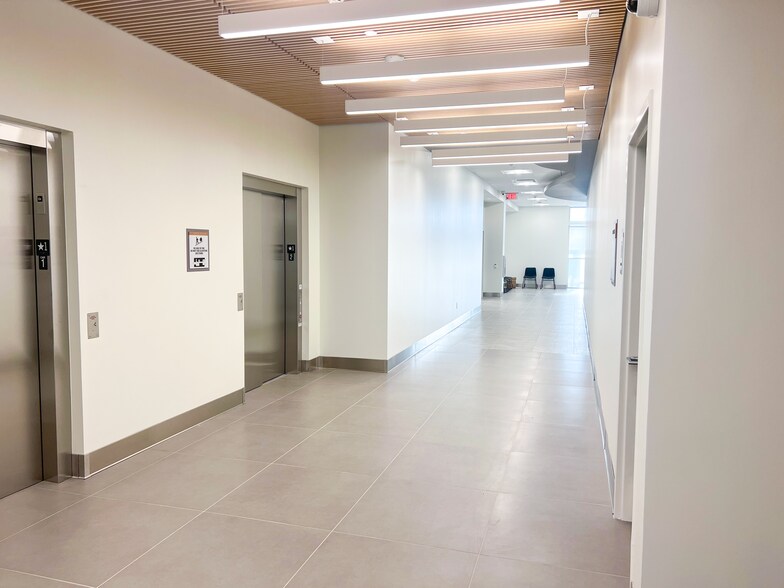 More Photos Of 18354 I-45 South, Shenandoah Medical For Lease