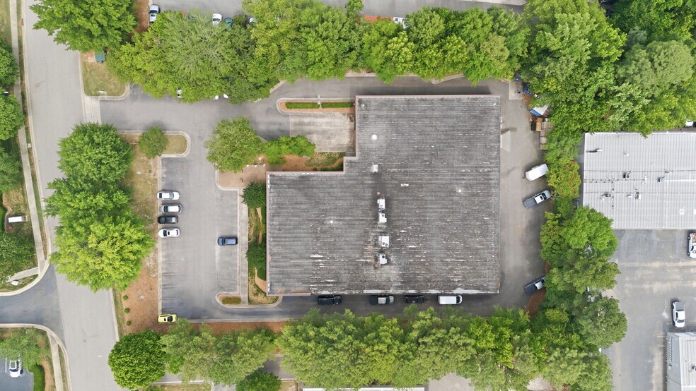 More Photos Of 2720 Discovery Dr, Raleigh Flex For Lease
