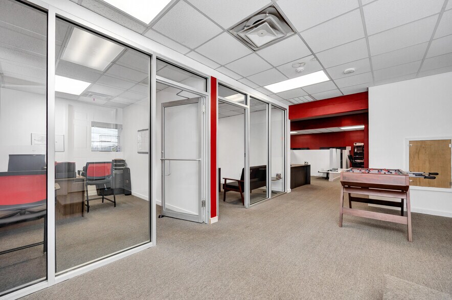 More Photos Of 429 W Main St, Patchogue Freestanding For Lease