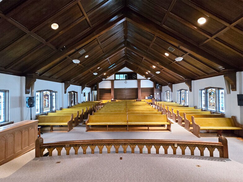 More Photos Of 7528 N Charleston Ave, Portland Religious Facility For Sale