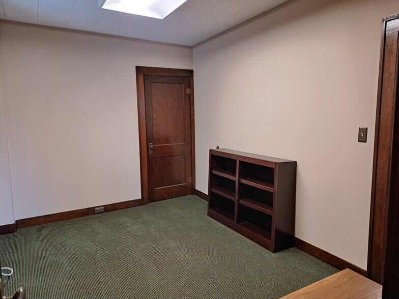 More Photos Of 136 E Grand River Ave, Brighton Office For Lease
