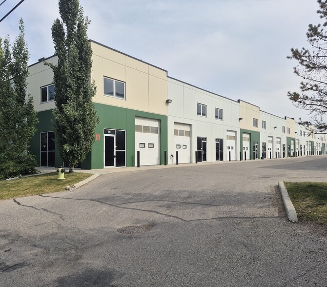 More Photos Of 4807 32nd St SE, Calgary Warehouse For Lease
