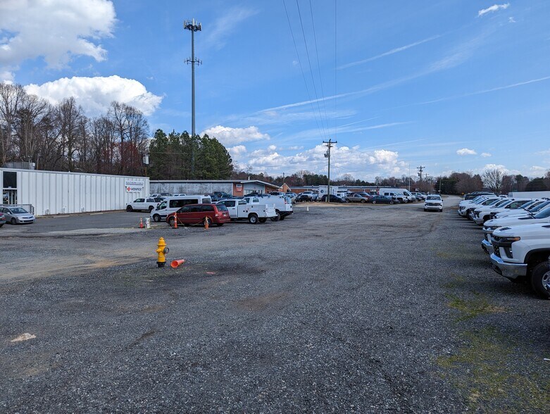 960 Old Winston Rd, Kernersville, NC 27284 Retail For Lease