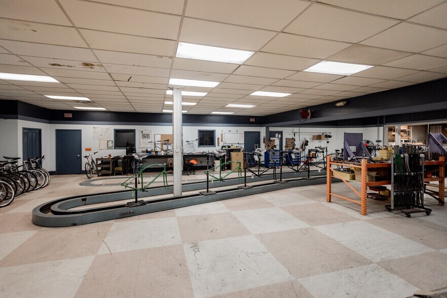 More Photos Of 13639 Elmira St, Detroit Manufacturing For Sale