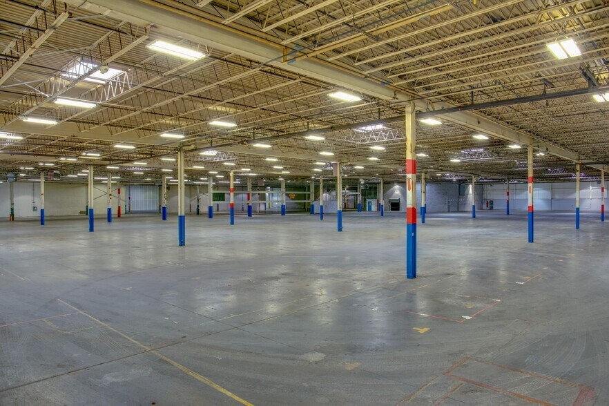 More Photos Of 125 Lena Dr, Aurora Warehouse For Lease