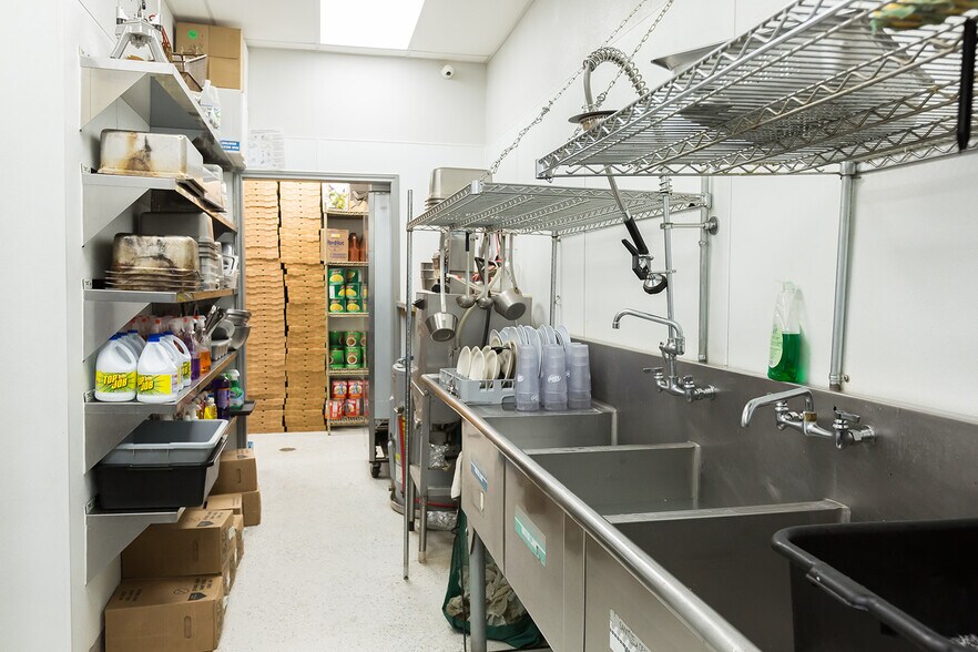 More Photos Of 1140 Kermit St, Plainview Restaurant For Sale