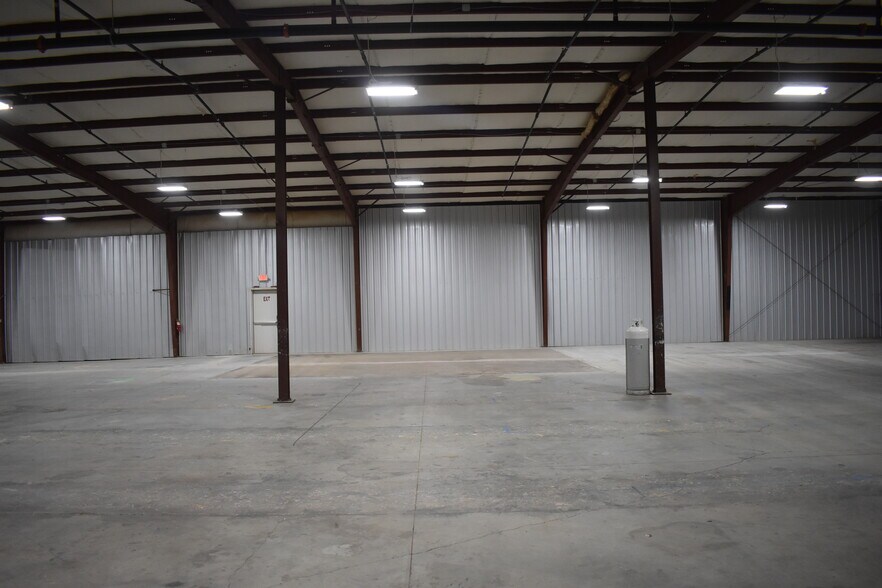More Photos Of 216 Industrial Dr, Ridgeland Warehouse For Sale