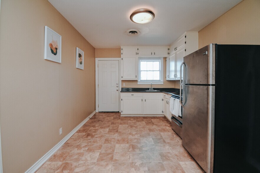 More Photos Of 1503 E Virginia Ave, Victoria Apartments For Sale