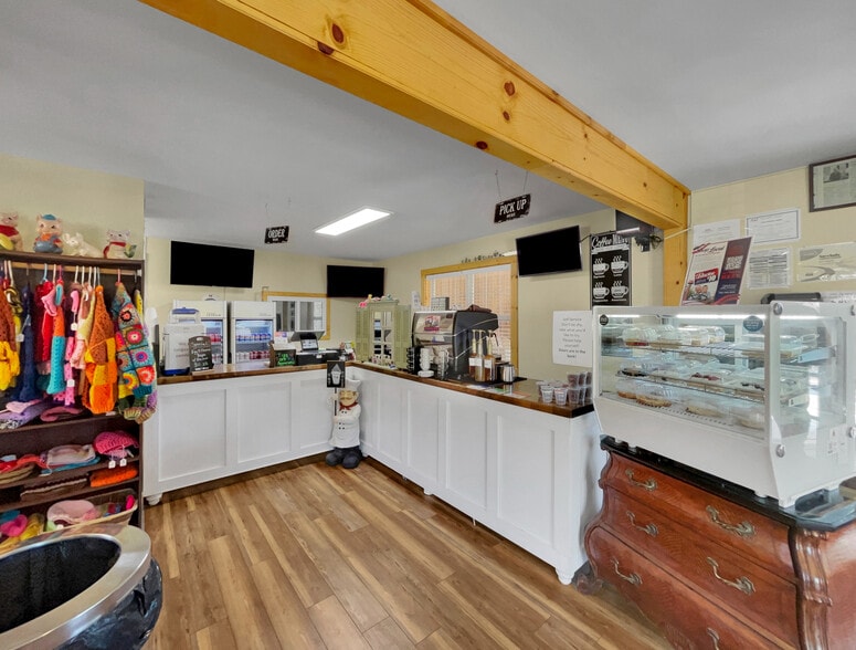 More Photos Of 9 Callaway Dr, Crawford Restaurant For Sale