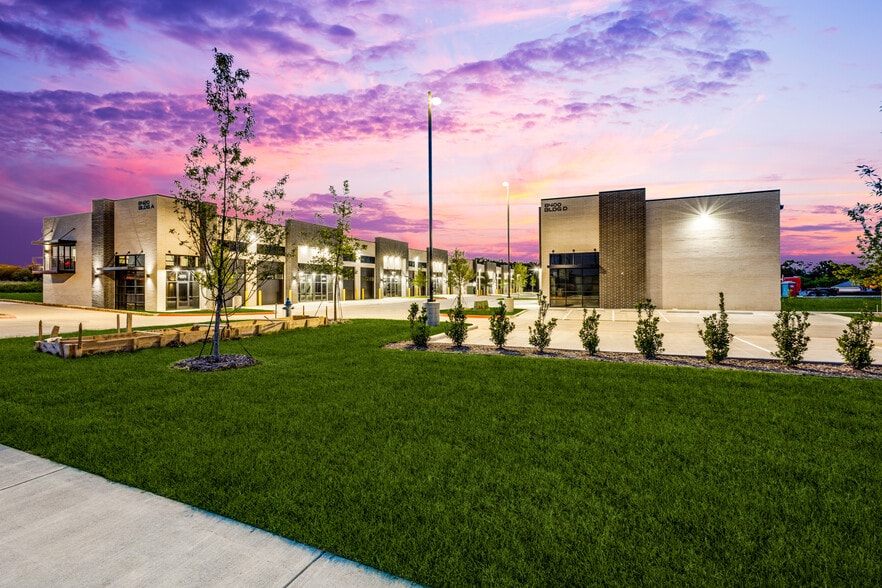 More Photos Of 1817 McKinney St, Melissa Showroom For Lease