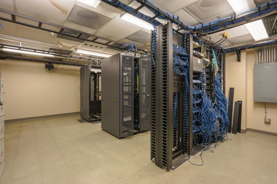 More Photos Of 4212 W Sunset Blvd, Spokane Flex For Sale