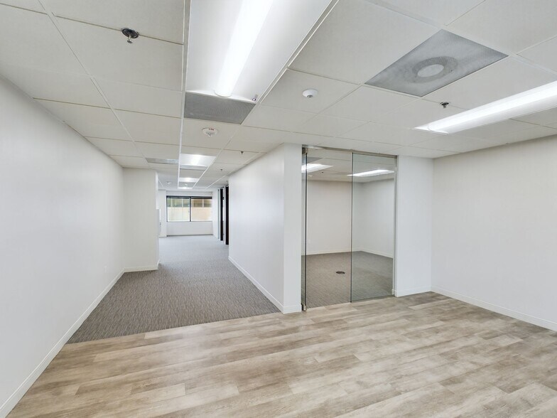 More Photos Of 8131 Lyndon B Johnson Fwy, Dallas Office For Lease