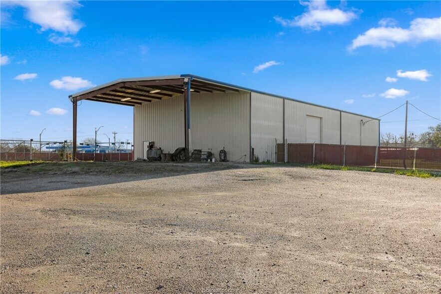 More Photos Of 108 San Jacinto Ln, Bryan Warehouse For Lease
