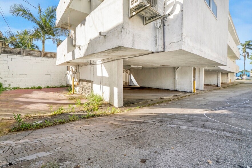 More Photos Of 1820 S La Brea Ave, Los Angeles Apartments For Sale