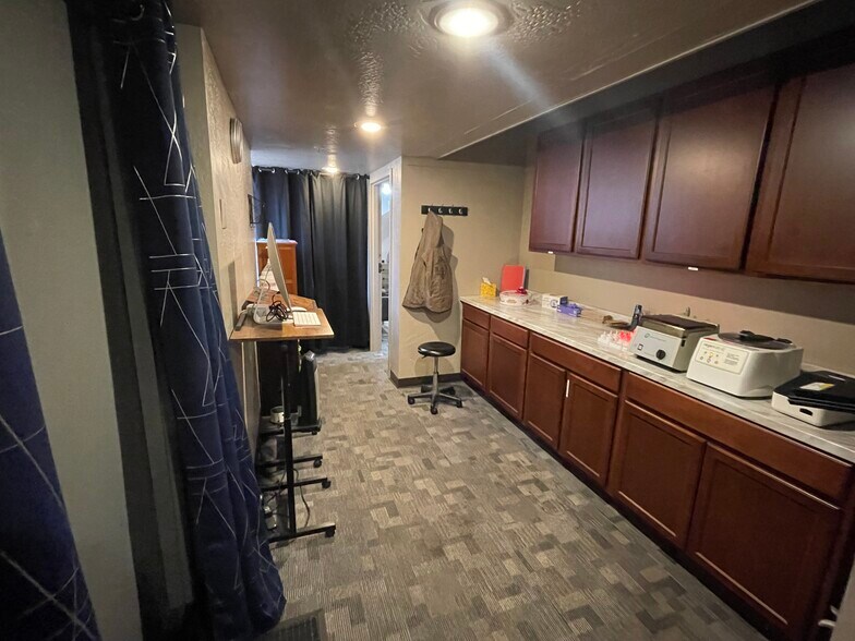 More Photos Of 1585 S Plaza Way, Flagstaff Light Distribution For Lease