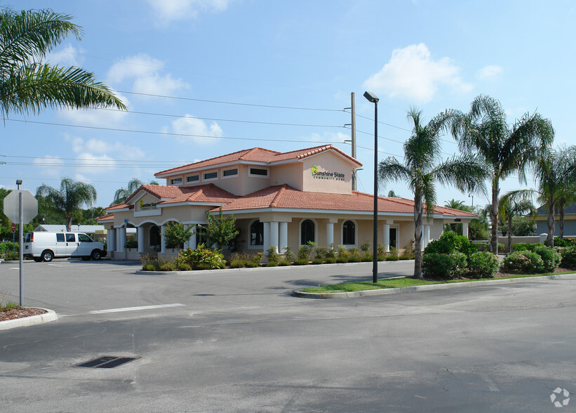 Primary Photo Of 301 Big Tree Rd, Daytona Beach Bank For Sale