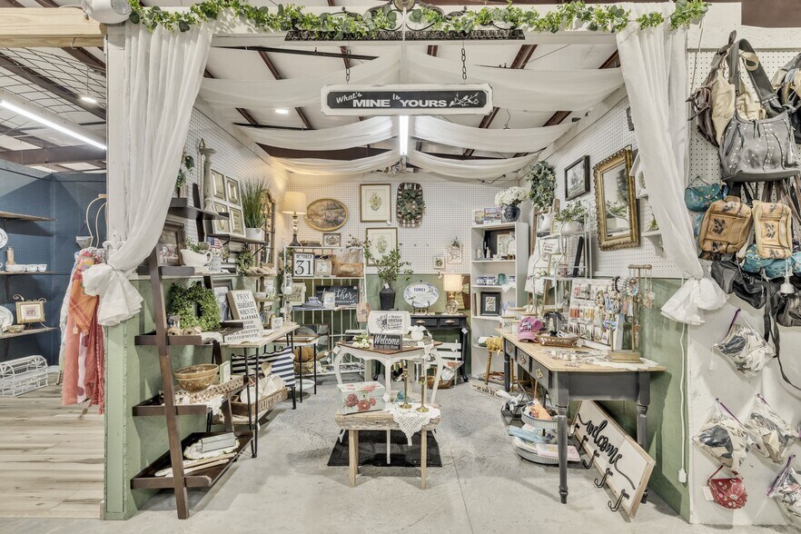 More Photos Of 2120 Old Highway 431 S, Greenbrier Freestanding For Sale