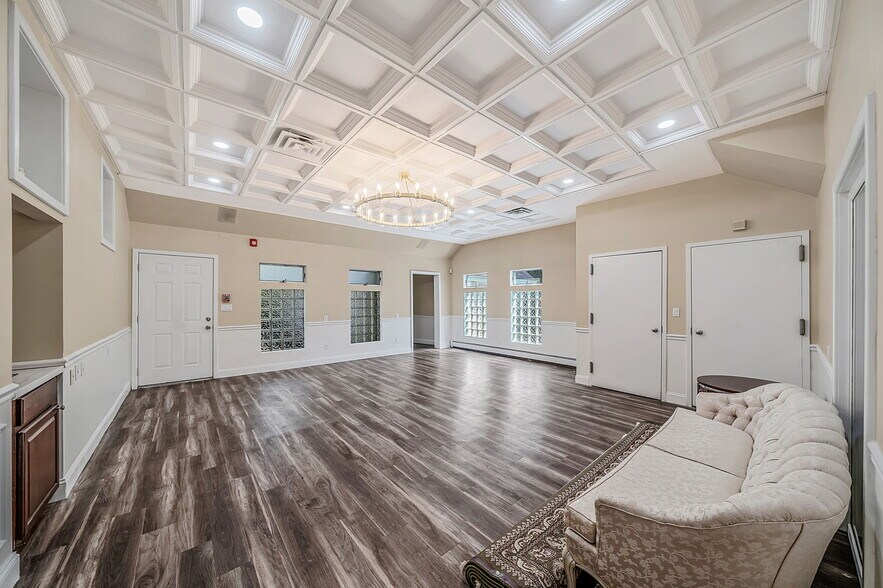 More Photos Of 41 Echo Ave, Miller Place Medical For Lease