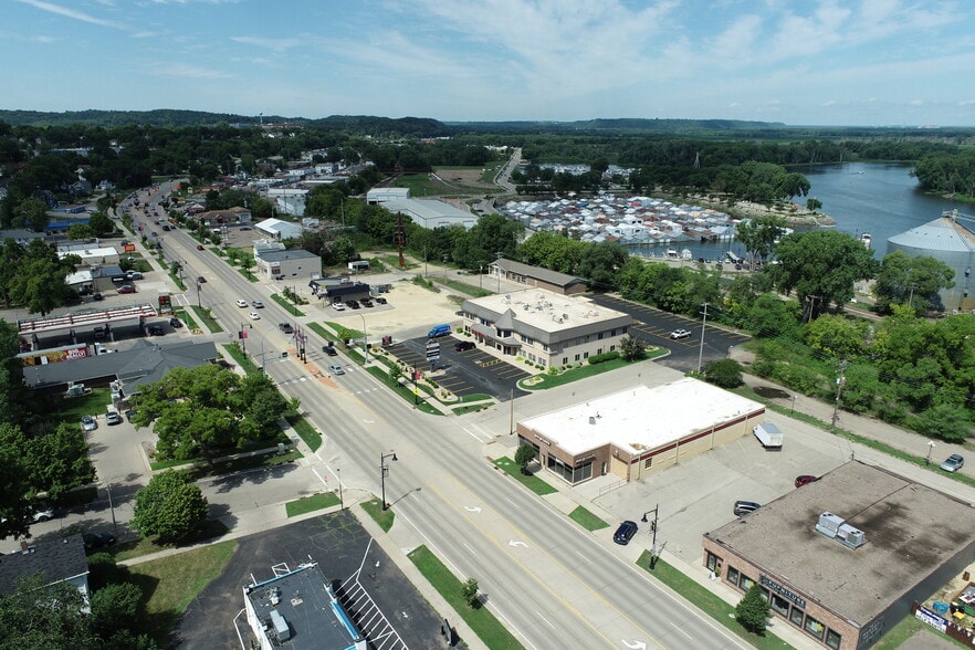 More Photos Of 828 Main St, Red Wing Auto Repair For Lease