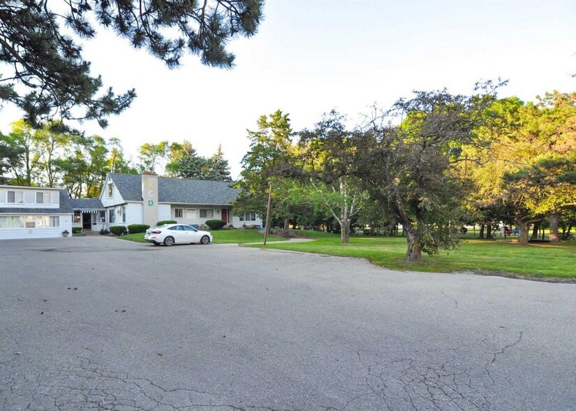 More Photos Of 83 Dunlop St, Richmond Hill Daycare Center For Sale