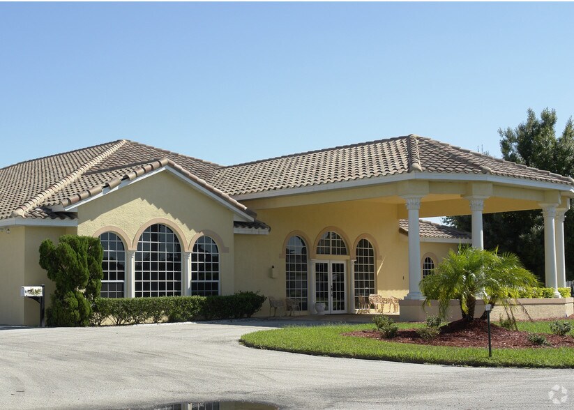 More Photos Of 2605 Bayview St, Sebring General Retail For Lease