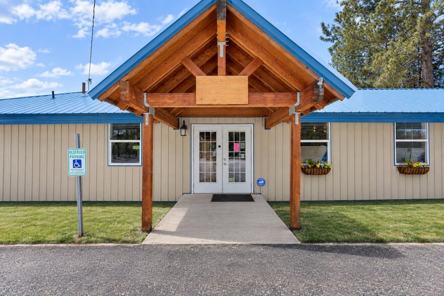 Primary Photo Of 10013 W Charles Rd, Nine Mile Falls Restaurant For Lease