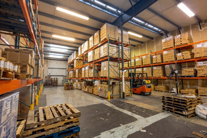 More Photos Of 99-1342 Koaha Pl, Honolulu Warehouse For Sale