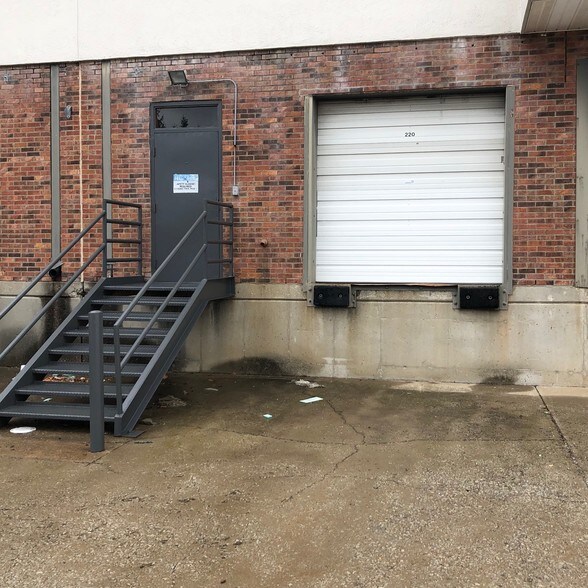 More Photos Of 3600 Chamberlain Ln, Louisville Light Manufacturing For Lease