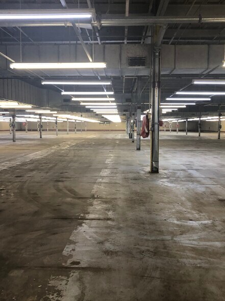 More Photos Of 318 W Howell St, Hartwell Manufacturing For Sale