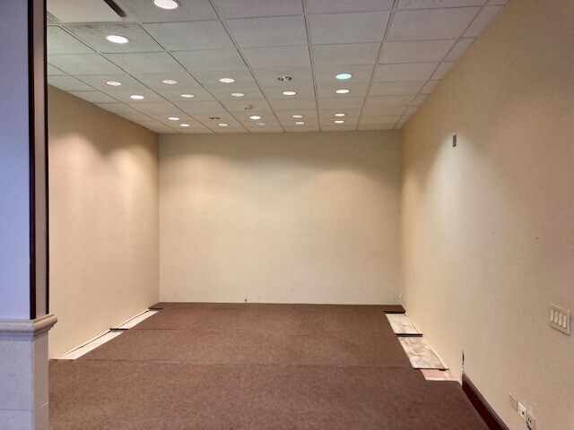 More Photos Of 6225 W Touhy Ave, Chicago Medical For Lease